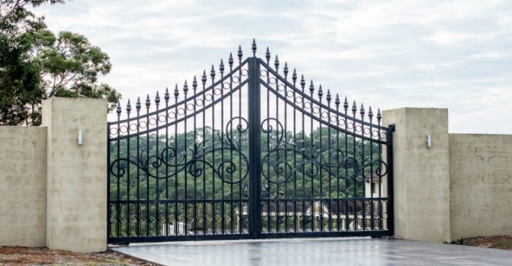 Everything-You-Need-to-Know-About-Iron-Gate-Installation