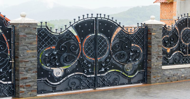 What-is-the-Difference-Between-a-Wrought-Iron-Gate-and-a-Steel-Fence