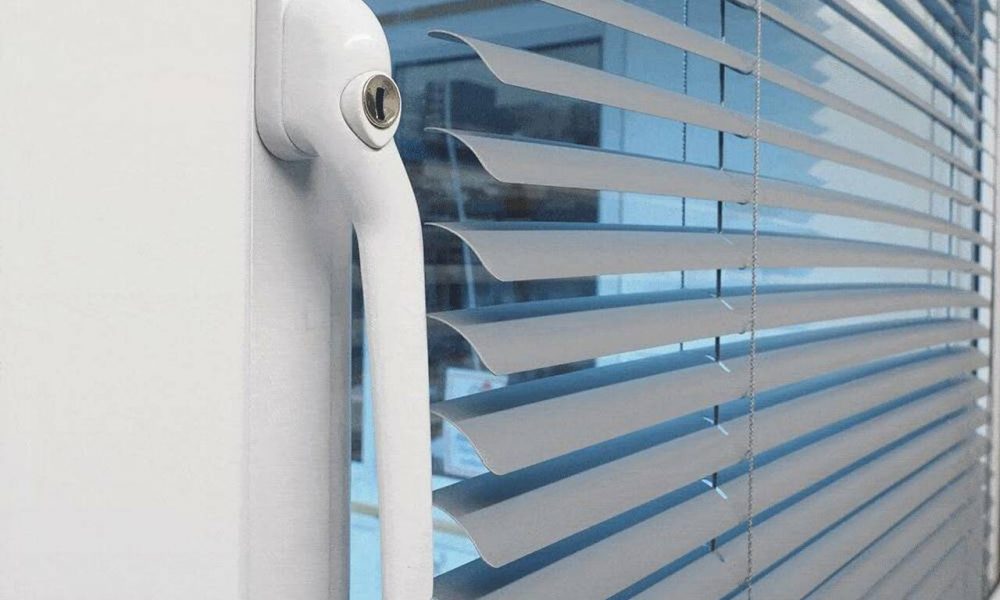 venetian-slimline-espag-window-handle-in-white-for-use-with-window-blinds__11947.1602595743